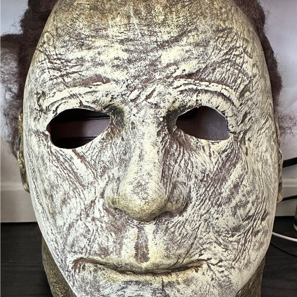 Michael Myers Halloween 2018 Mask Officially Licensed by Trick or Treat Studios - Picture 2 of 3